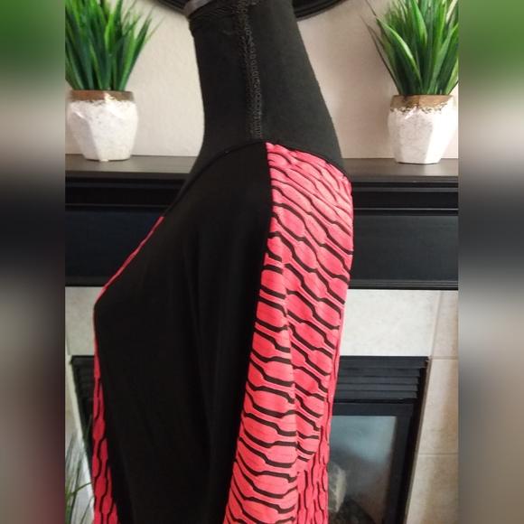 Coral and Black Tunic Top - Picture 7 of 11